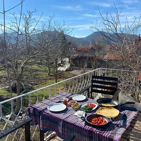 Nif Arpacik Mahallesinde Koey Evi Apartment