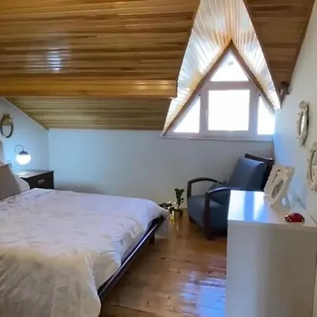 Nif Arpacik Mahallesinde Koey Evi Daire *